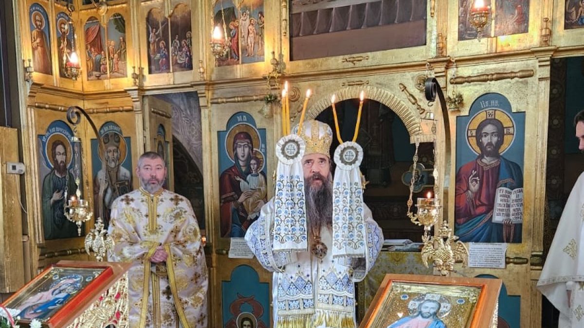 Episcopul Alexandriei și Teleormanului la o biserică din Roșiori de Vede