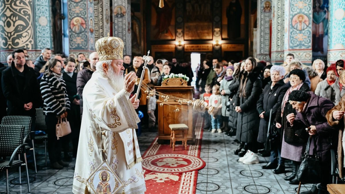Slujire arhierească în Parohia „Nașterea Domnului” din cartierul clujean Gheorgheni