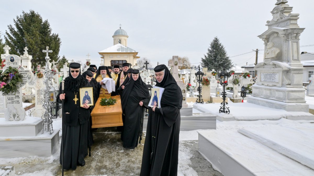 Cuvioasa schimonahie Elisabeta Lazăr, între sihaștrii mileniului al treilea