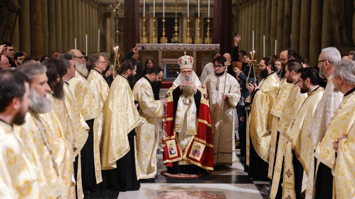 Slujire ortodoxă la o biserică catolică din Roma