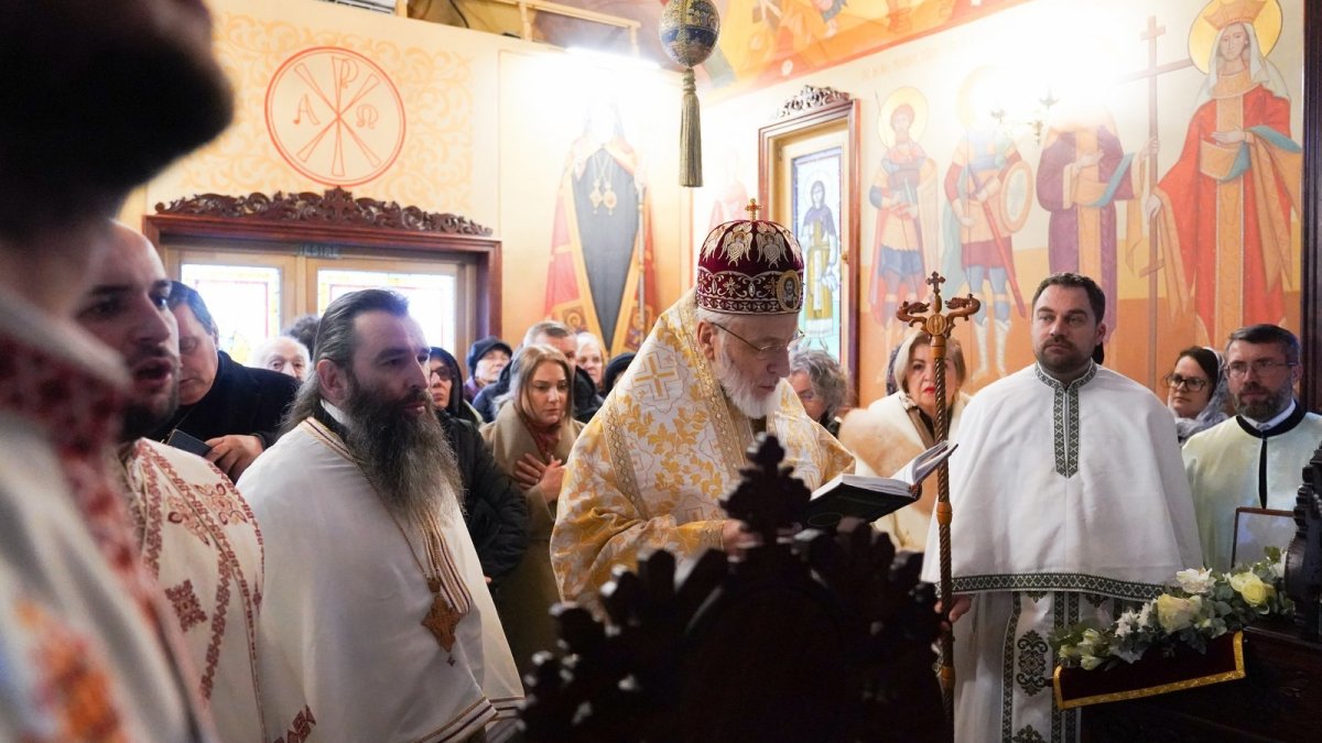 Zi de sărbătoare la un paraclis din Pitești