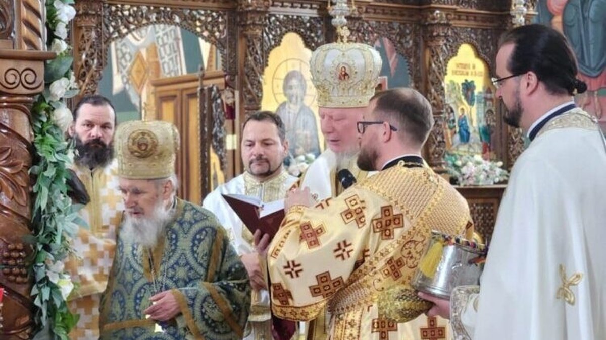 Sfințire de raclă la o parohie arădeană