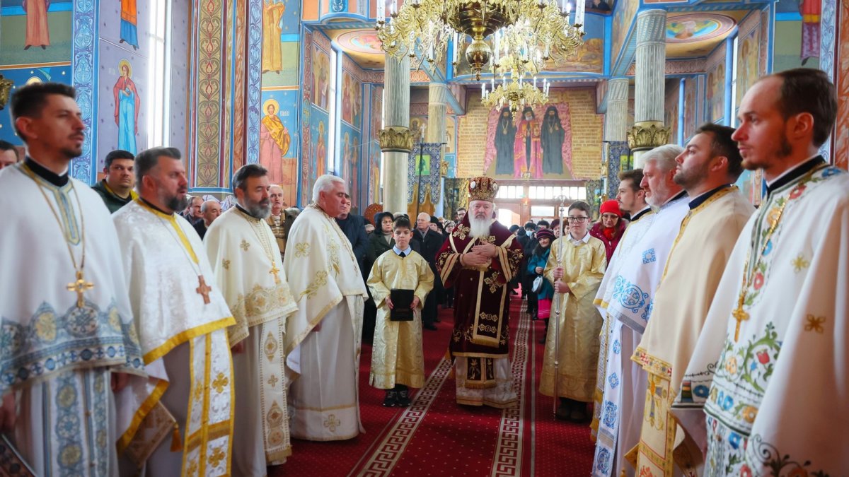 Slujire arhierească la Biserica „Învierea Domnului” din Turda