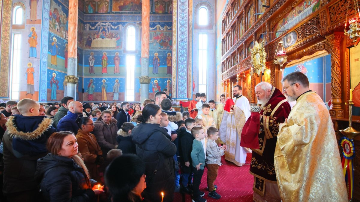Slujire arhierească la Biserica „Învierea Domnului” din Turda