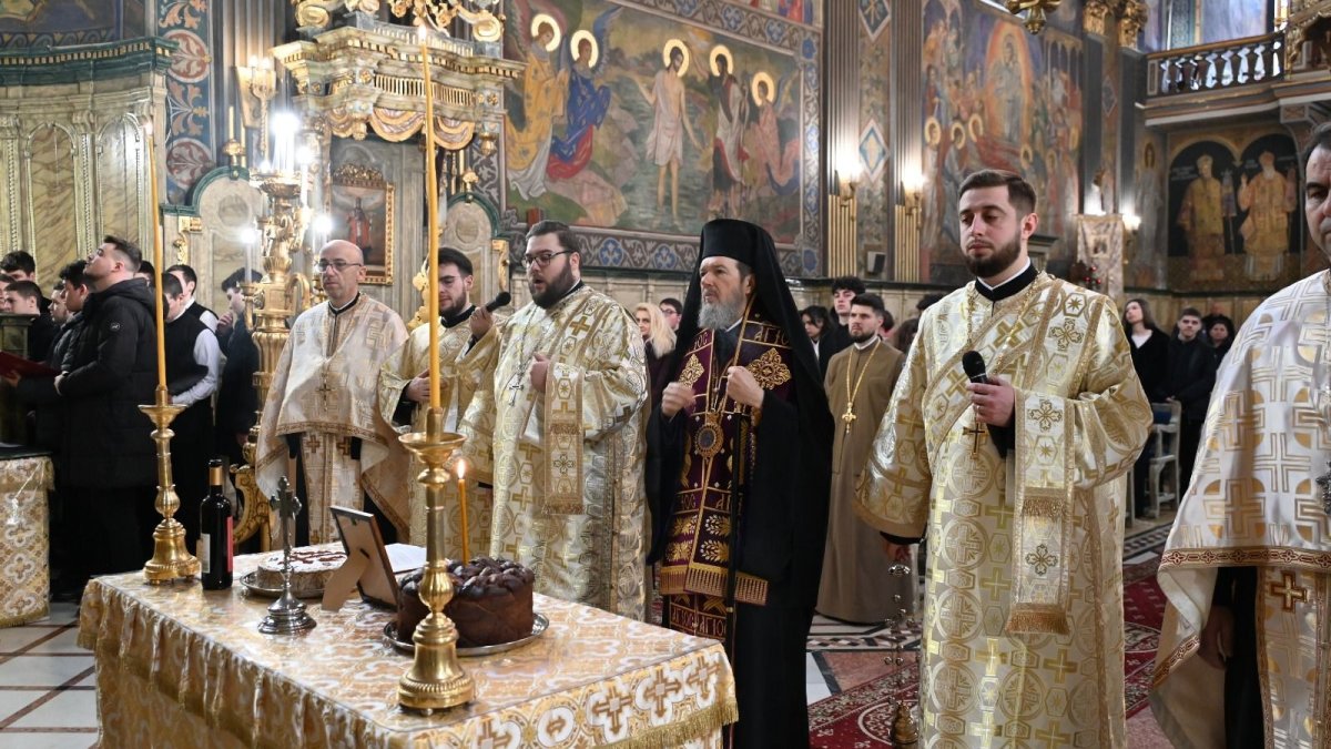 Parastas pentru Episcopul Roman Ciorogariu și serbare dedicată Unirii la Oradea