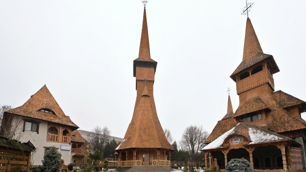 Sclipirile Luminii: Parohia „Sfinţii Trei Ierarhi”- Fundeni din Bucureşti