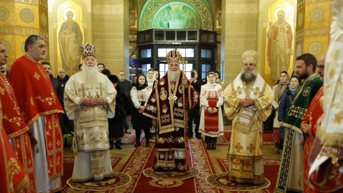 Trei ierarhi la hramul Facultății de Teologie Ortodoxă din Craiova