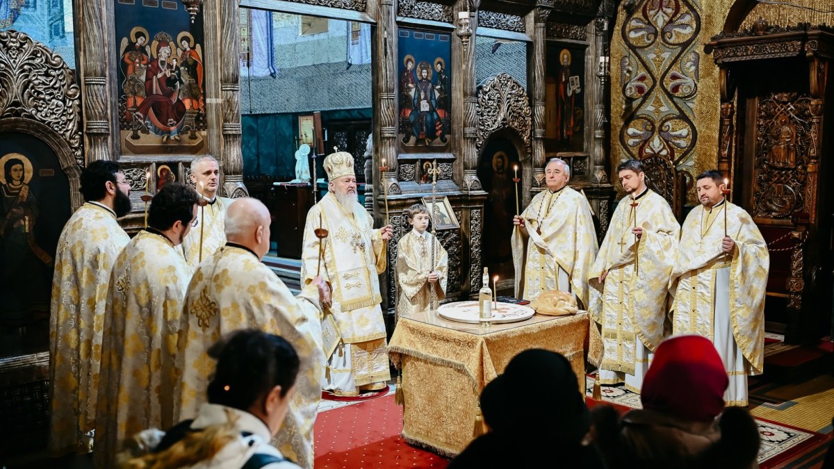 Parastas pentru Episcopul Nicolae Ivan și Mitropolitul Bartolomeu Anania