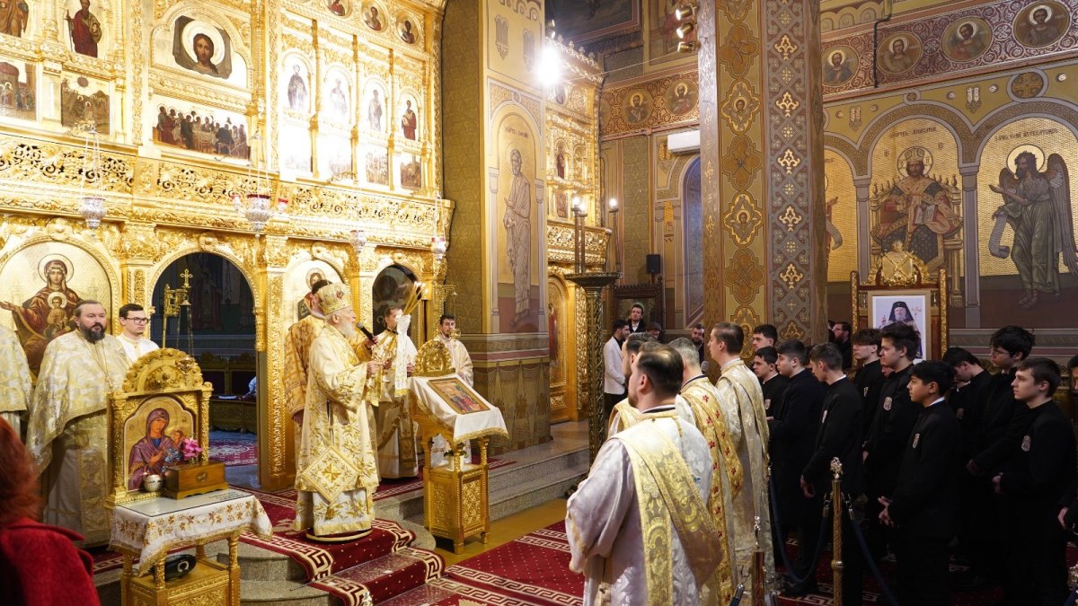 Popas de rugăciune la catedrala din Târgoviște