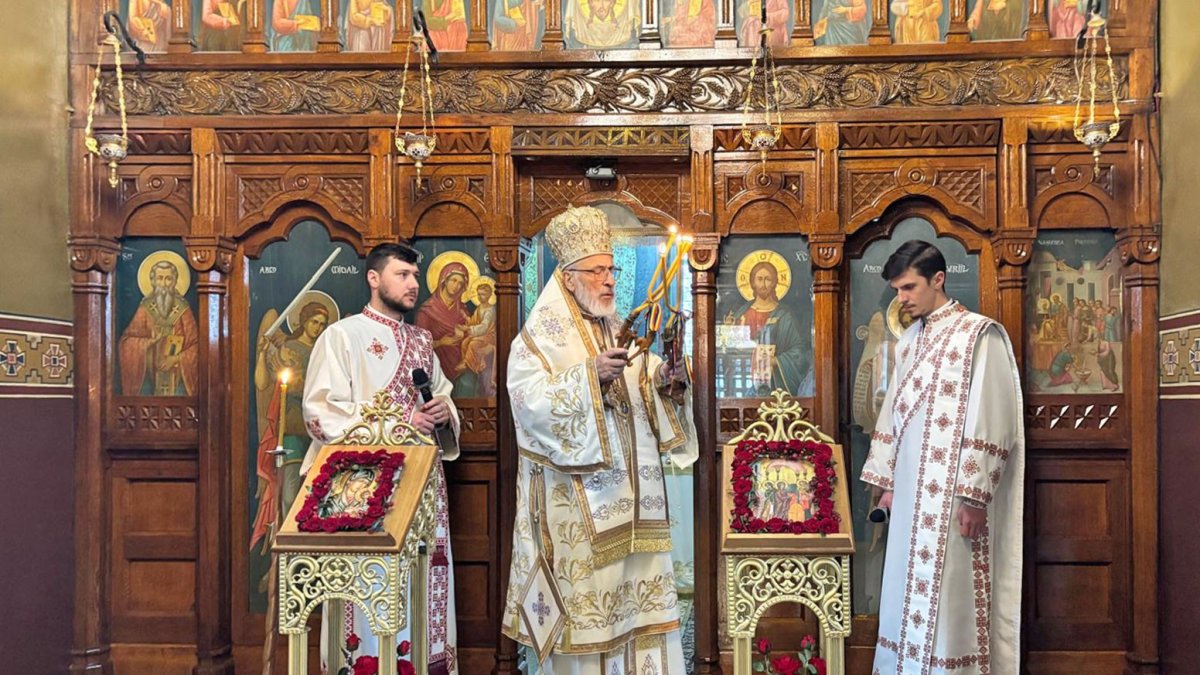 Slujire arhierească la Curtea de Argeș