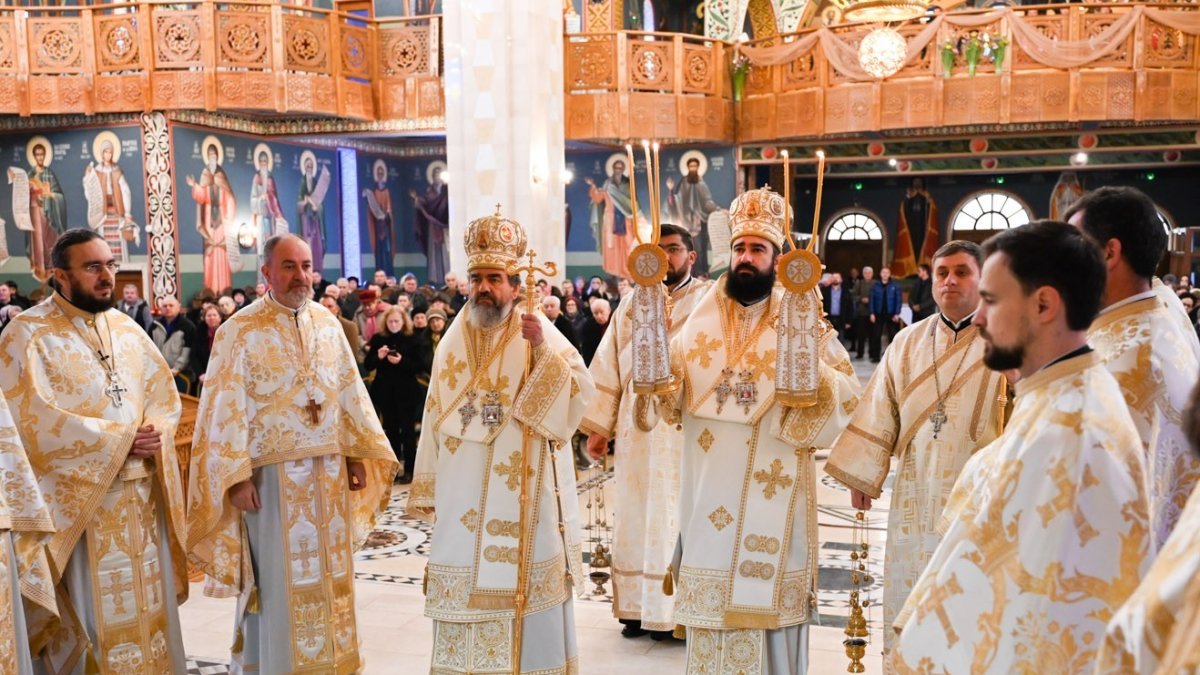 Sărbătoare la catedrala din Deva