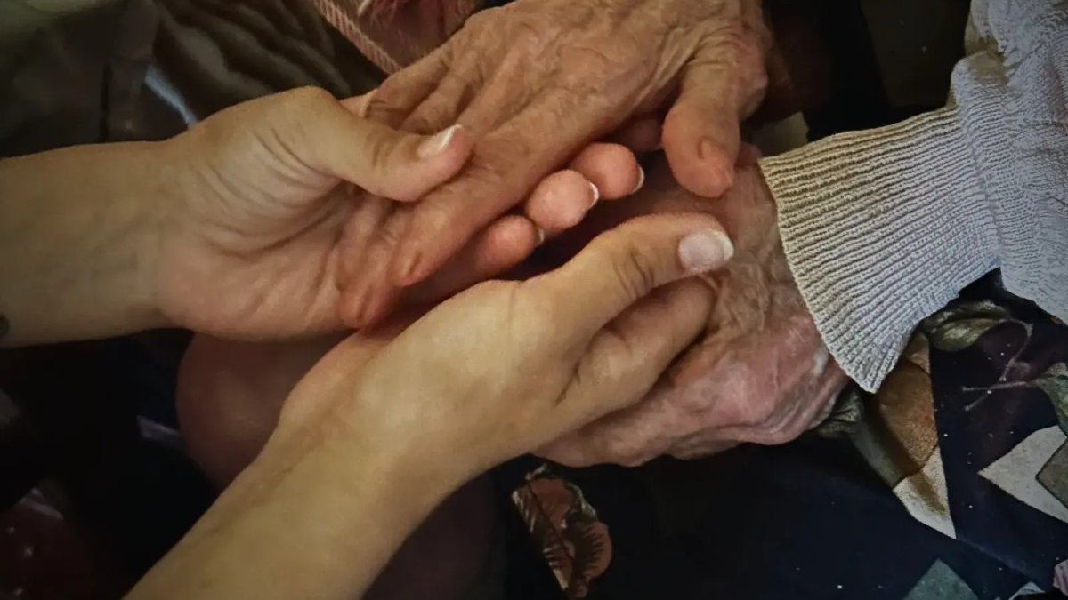 Asociația „Filantropia Ortodoxă” Huși a lansat proiectul social „Îmbrățișează un bunic”