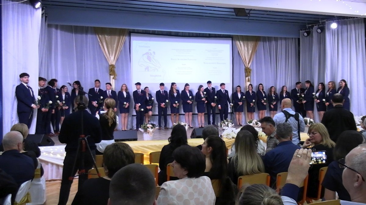 Balul acordării panglicii la liceul românesc din Giula