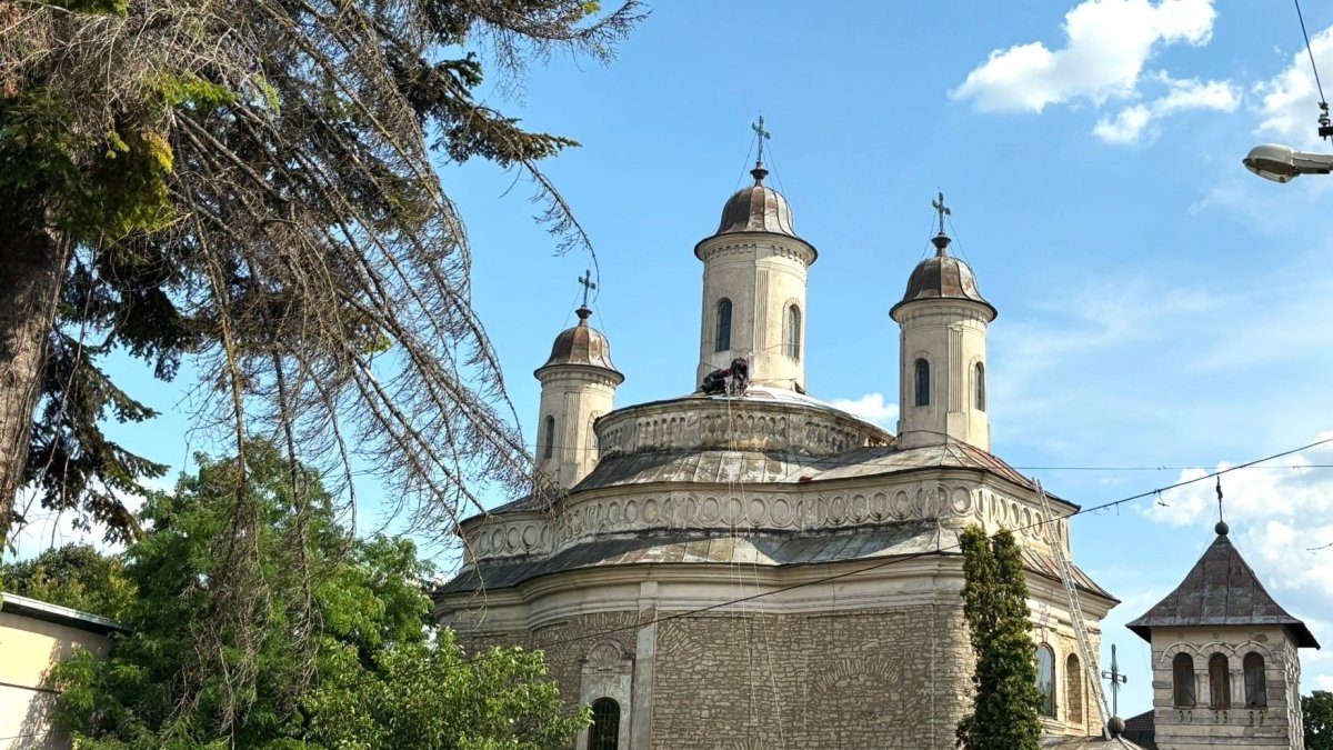 Marea familie de la Biserica „Sfântul Haralambie” din Iași