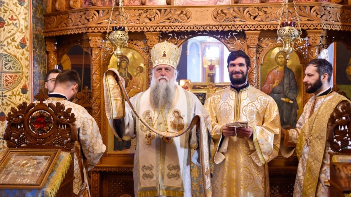 Popas de rugăciune la Mănăstirea Arnota din Vâlcea