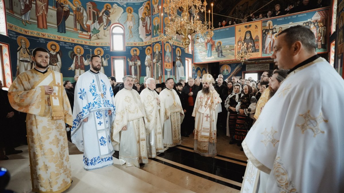 Rugăciune şi binecuvântare la Mănăstirea Pantocrator din Beclean