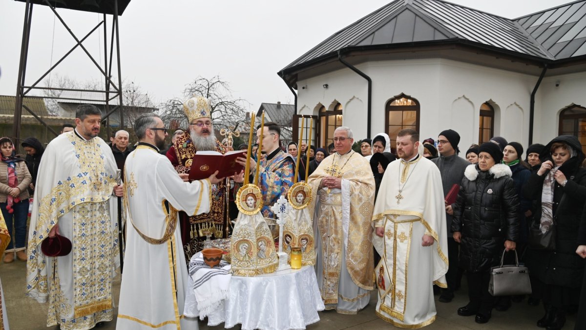 Binecuvântarea noului ansamblu al Parohiei Poenari Enuță din Giurgiu