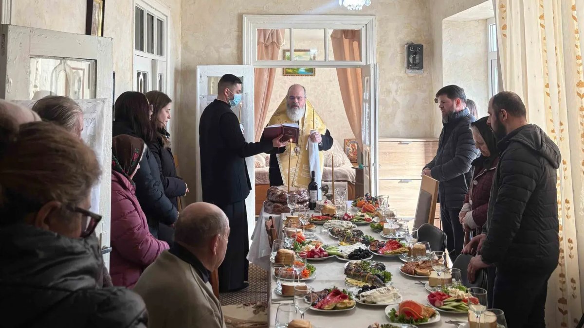 Rugăciune și comuniune la căpătâiul celor adormiți