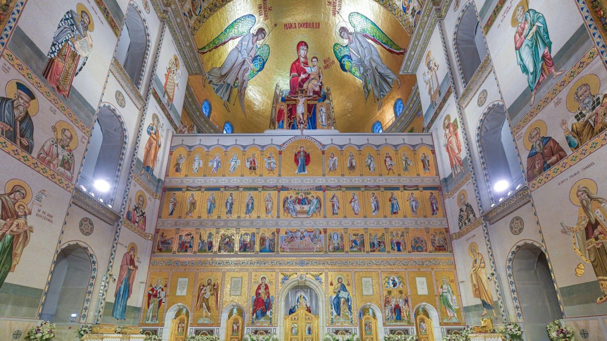 Sclipirile Luminii: Biserica, casa lui Dumnezeu