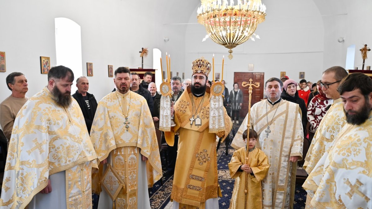 Hram la biserica din satul hunedorean Peștenița