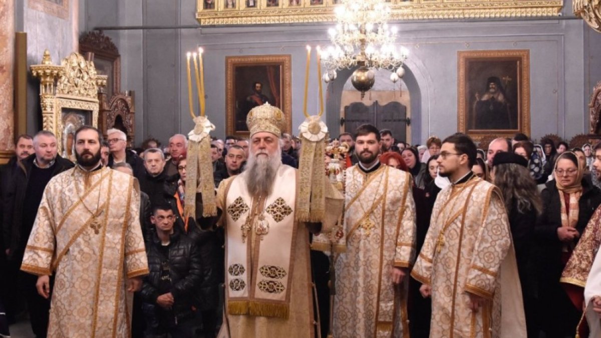 Popas de rugăciune la Catedrala Arhiepiscopală din Râmnicu Vâlcea