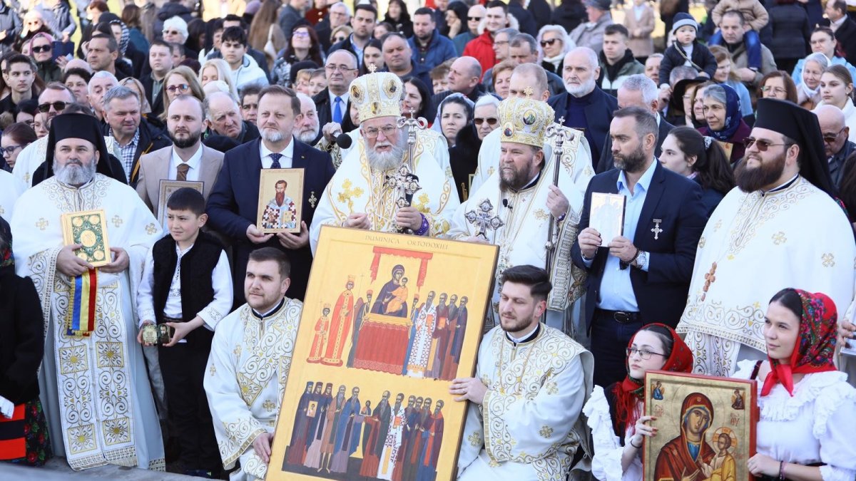 Procesiune la Catedrala Episcopală „Sfânta Treime”, Baia Mare