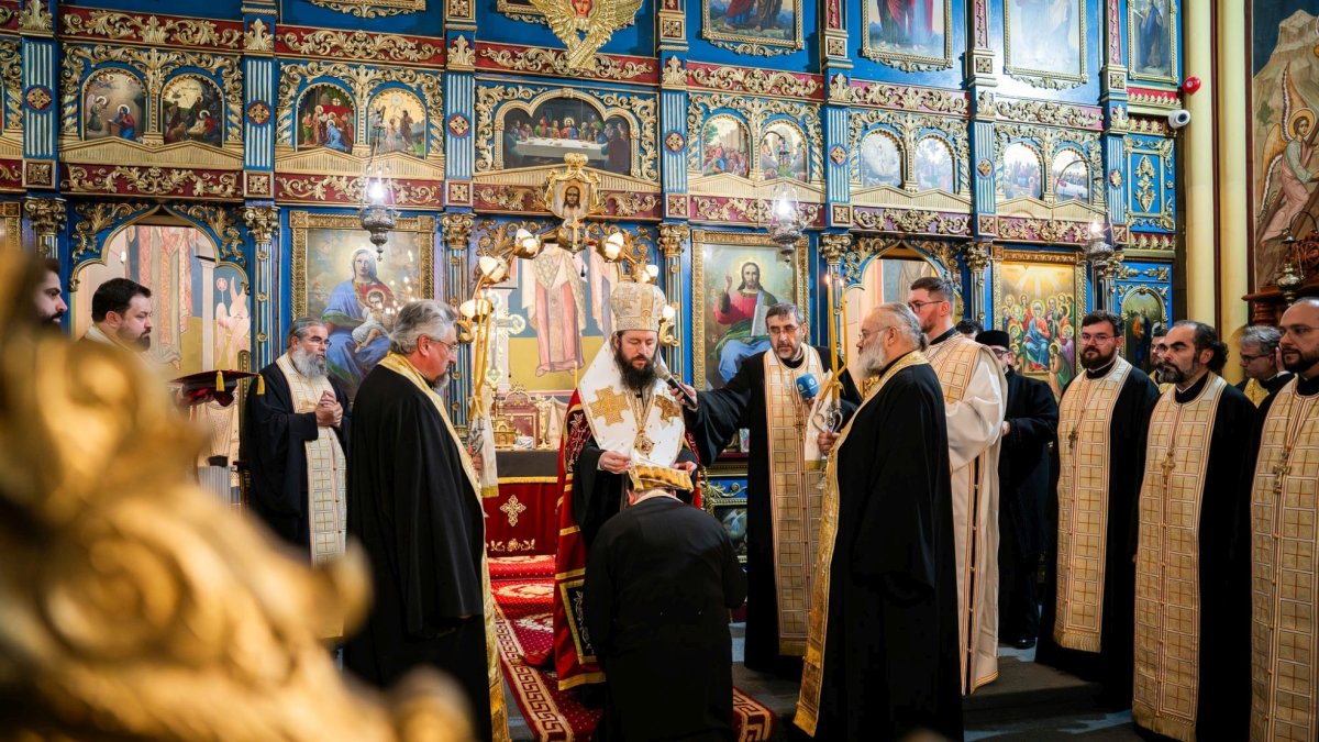 A fost instalat noul protoiereu de Rădăuți