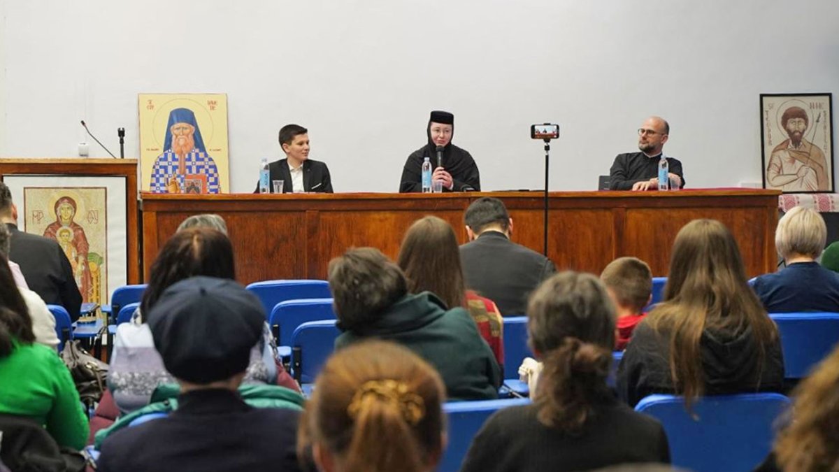 Conferință duhovnicească susținută de monahia Hrisantia Ivenco la Alba Iulia