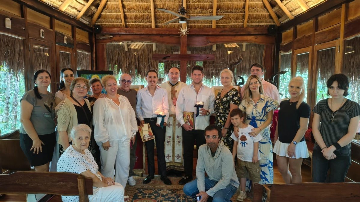 Primii mexicani botezați la biserica românească din Cancun