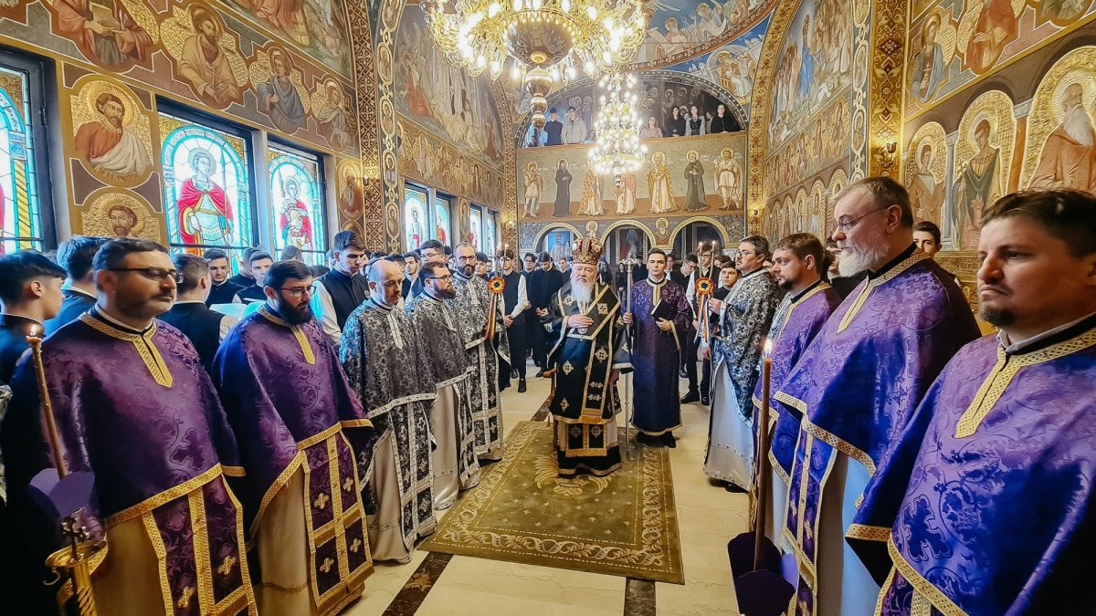 Liturghia Darurilor la paraclisul Colegiului Ortodox din Cluj‑Napoca 