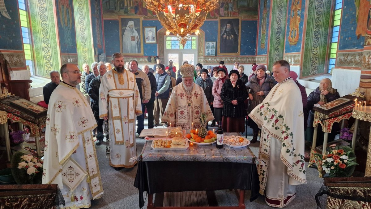 Vizită arhierească în Parohia Iazurile din Tulcea