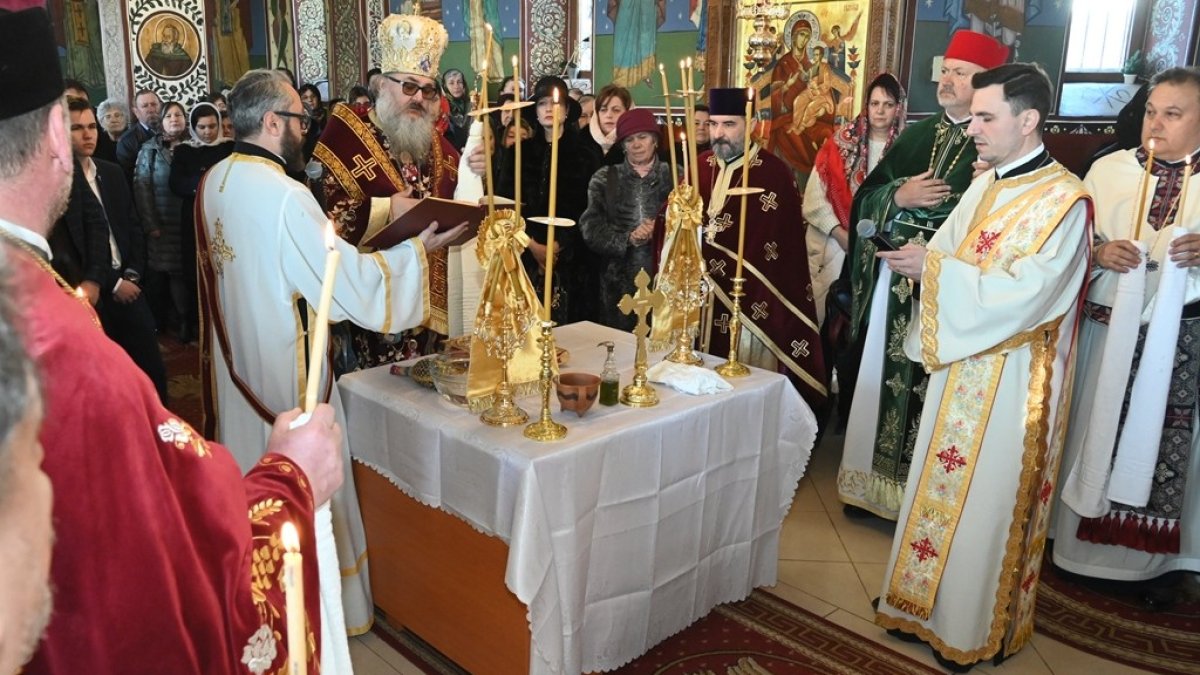 Resfințirea picturii bisericii din localitatea Greaca