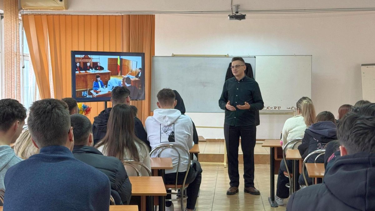 Educația juridică în școli: cum învață elevii că libertatea vine cu responsabilitate