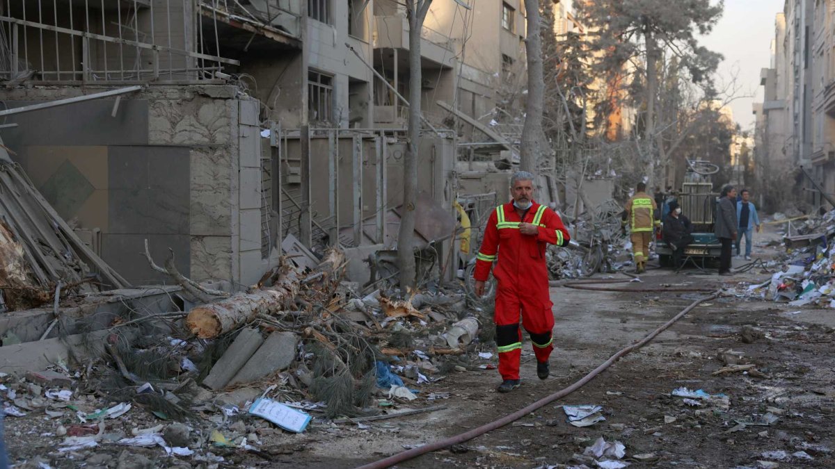 „Lumea dreaptă”, această cârpă de lustruit...