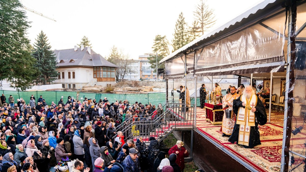 Taina Sfântului Maslu de obște la Catedrala Arhiepiscopală din Suceava