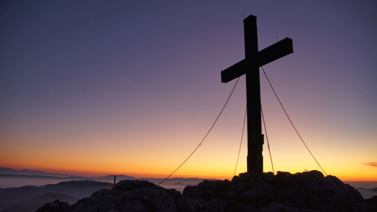 La jumătatea Postului Mare cinstim Crucea Sfântă şi de viaţă dătătoare 