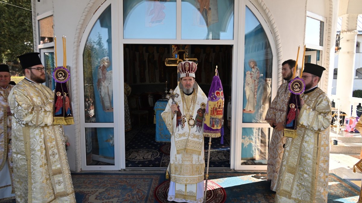 Sărbătoare la Mănăstirea Sfintei Cruci din Oradea