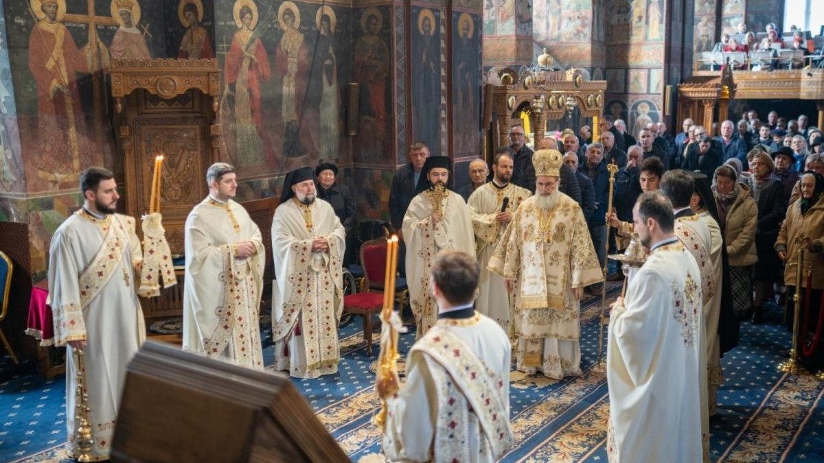 Liturghie arhierească la Catedrala Arhiepiscopală din Roman