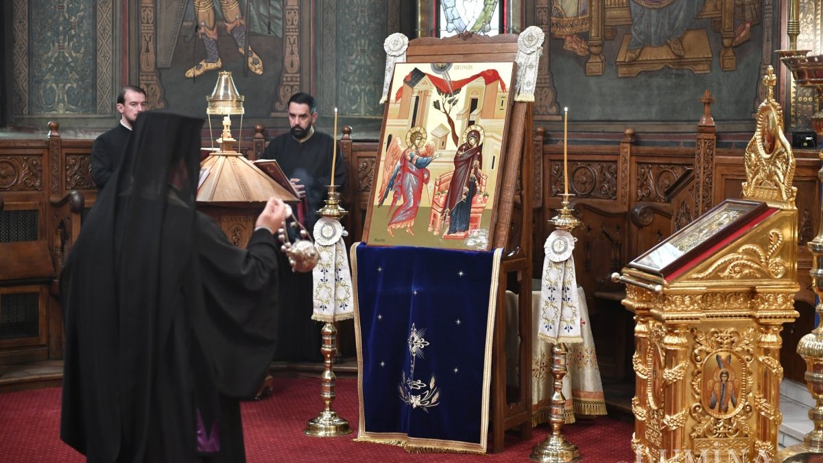 Dicționar teologic: acatist 