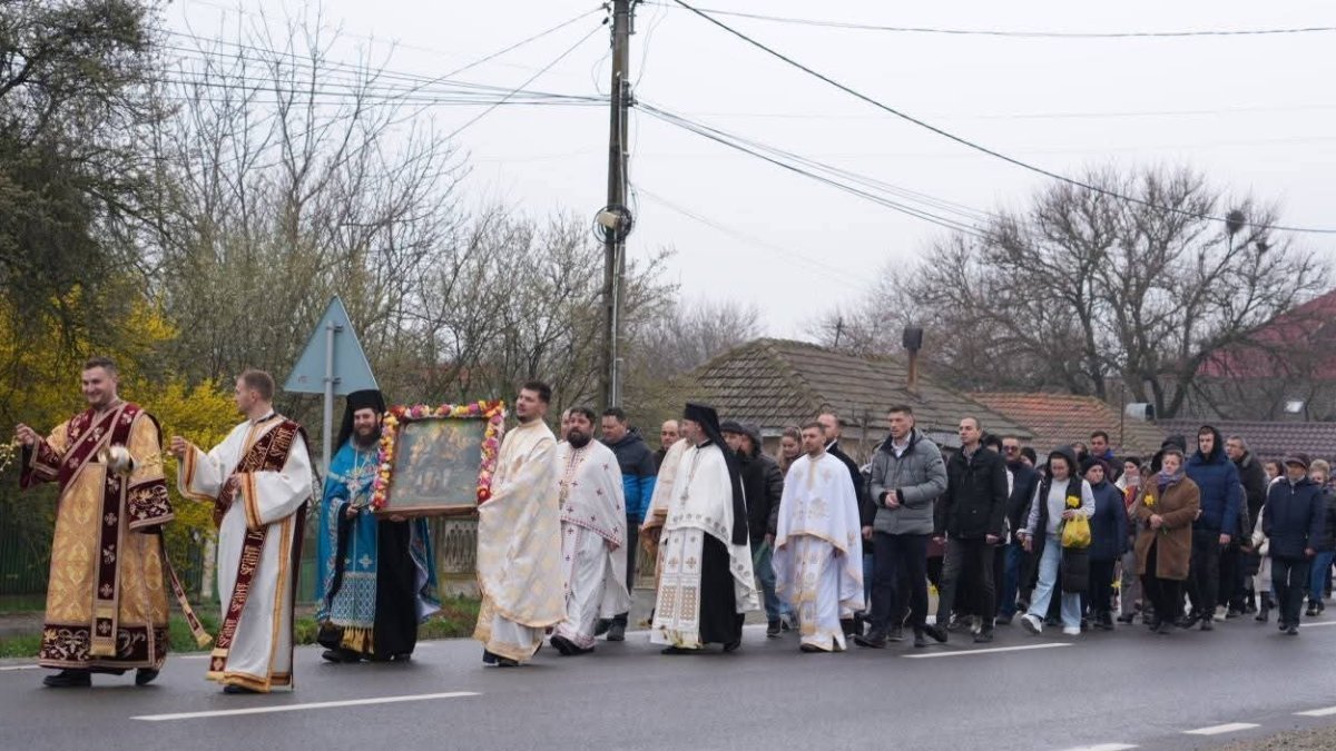 Procesiune la Mănăstirea Crângu din județul Teleorman