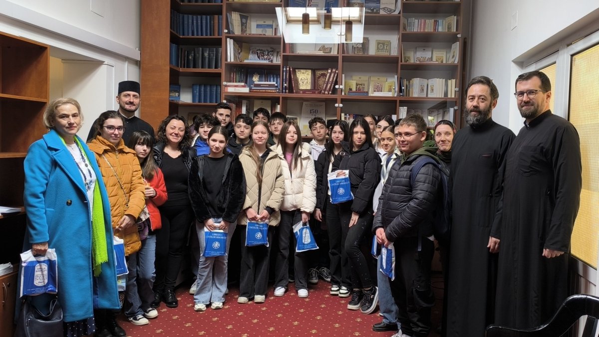 Elevi în vizită educativă la Tipografia și Editurile Patriarhiei Române