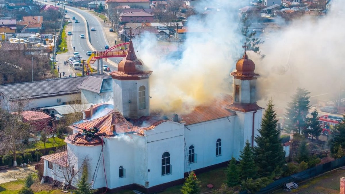 Comunitatea care va salva o biserică