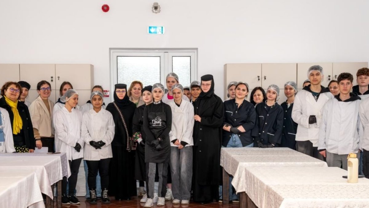 Proiectul educațional „Din pridvorul mănăstirii în farfuria elevului” la Alba Iulia