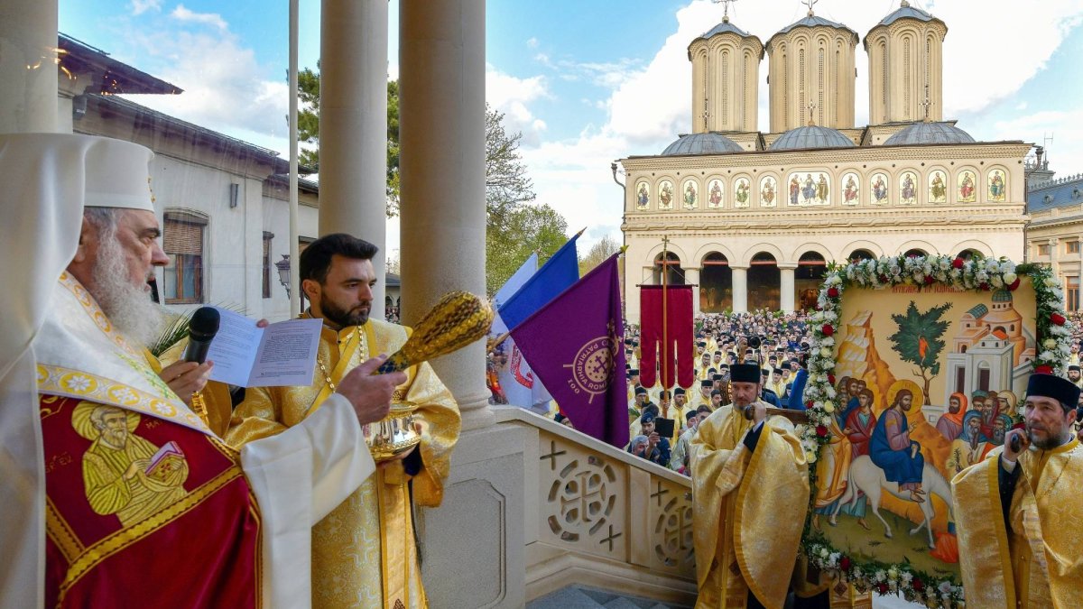 Sclipirile Luminii: Procesiunea de Florii