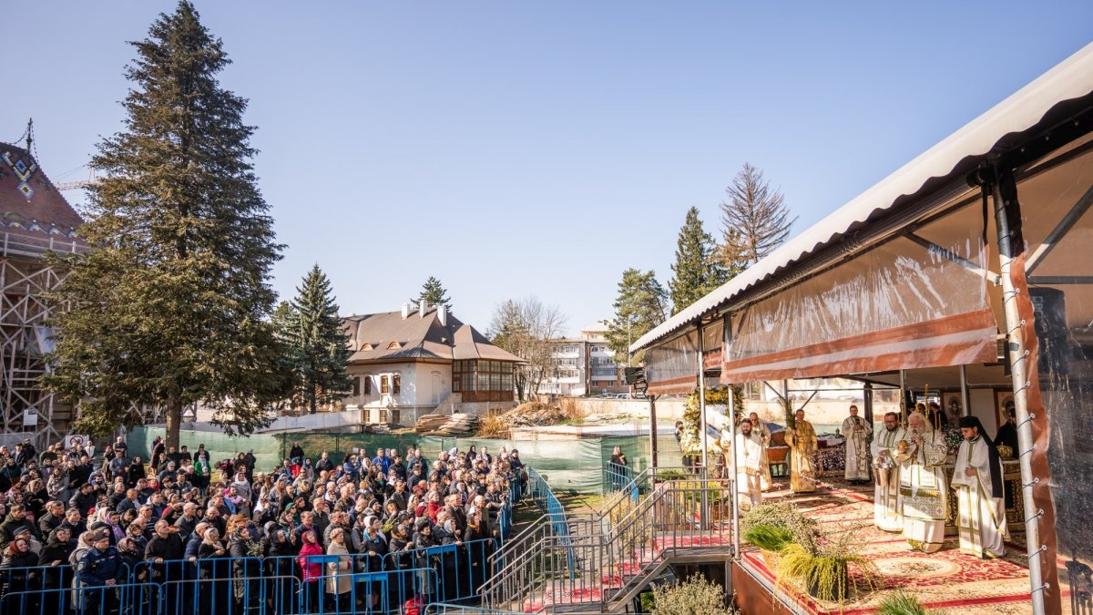 Procesiune cu icoane și stâlpări la Suceava