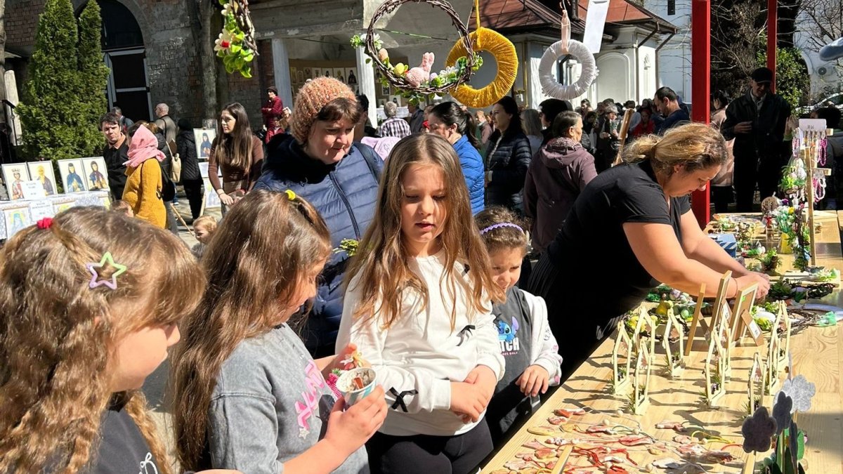 Expoziție de icoane și fotografie la Biserica „Buna Vestire”-Giulești