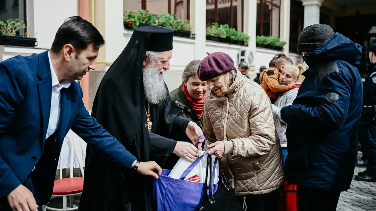 700 de pachete cu alimente oferite la Cluj‑Napoca