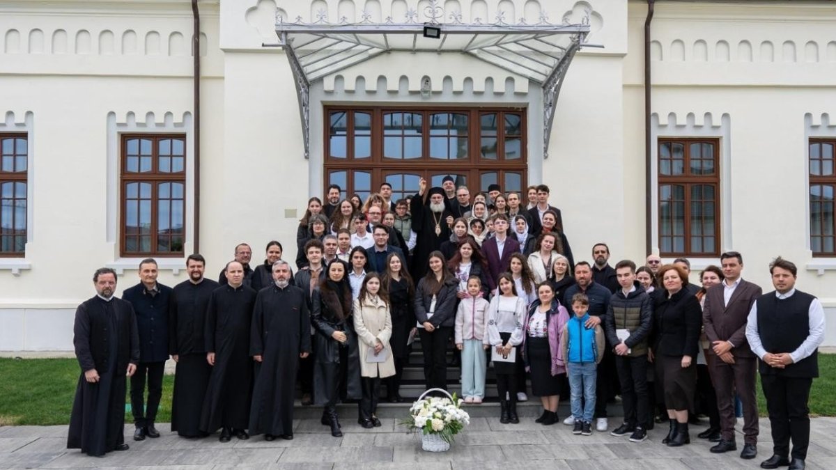 Întâlnire cu tinerii misionari la Roman