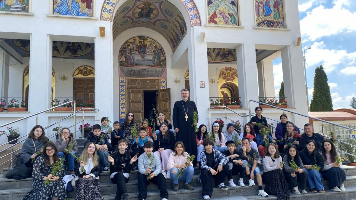 Studenții ortodocși timișoreni au oferit daruri de Florii