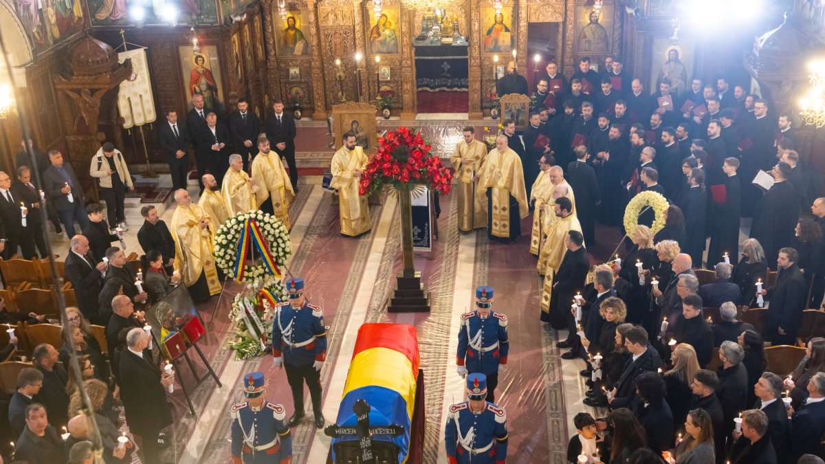 Mircea Lucescu a fost condus pe ultimul drum